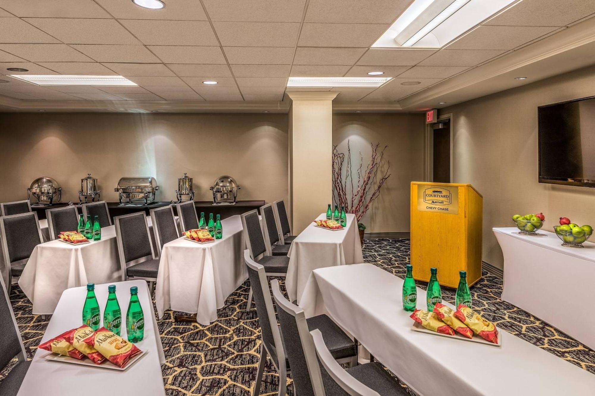 Hotel Courtyard By Marriott Bethesda Chevy Chase Extérieur photo