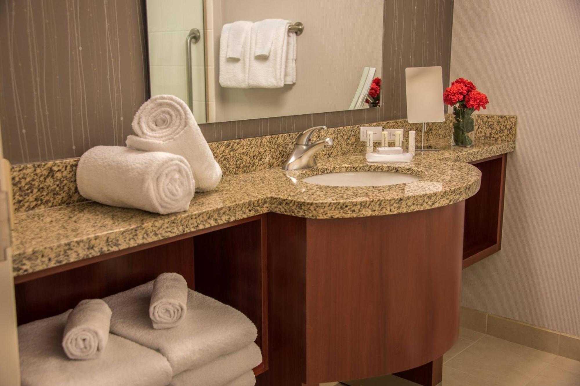 Hotel Courtyard By Marriott Bethesda Chevy Chase Extérieur photo