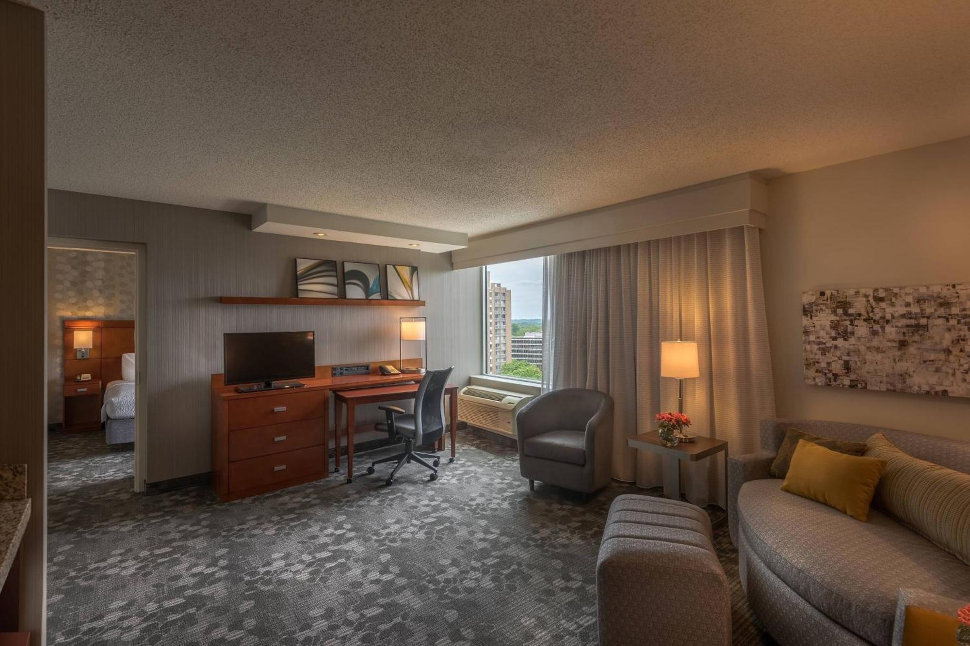 Hotel Courtyard By Marriott Bethesda Chevy Chase Extérieur photo
